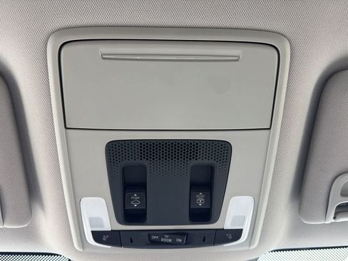 Used 2023 Honda Pilot Touring image 18