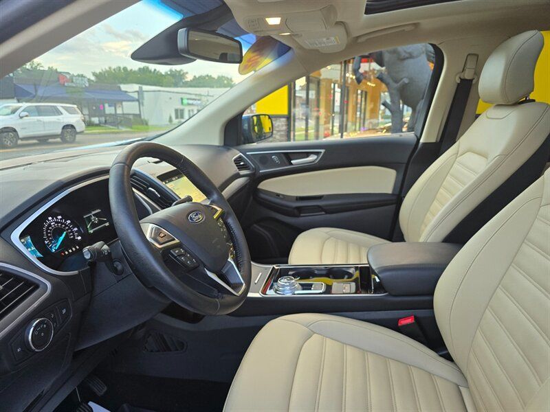 Used 2019 Ford Edge SEL w/ Equipment Group 201A AWD/4WD image 16