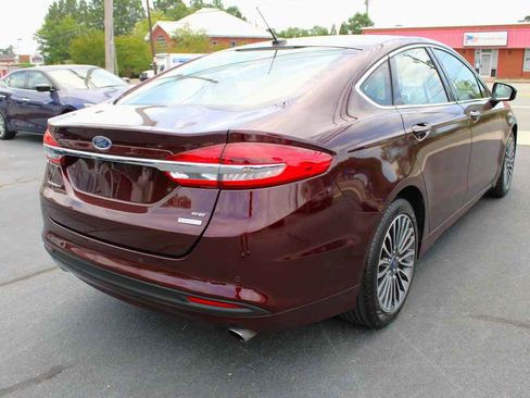 Used 2018 Ford Fusion SE w/ Fusion SE Technology Package FWD image 6