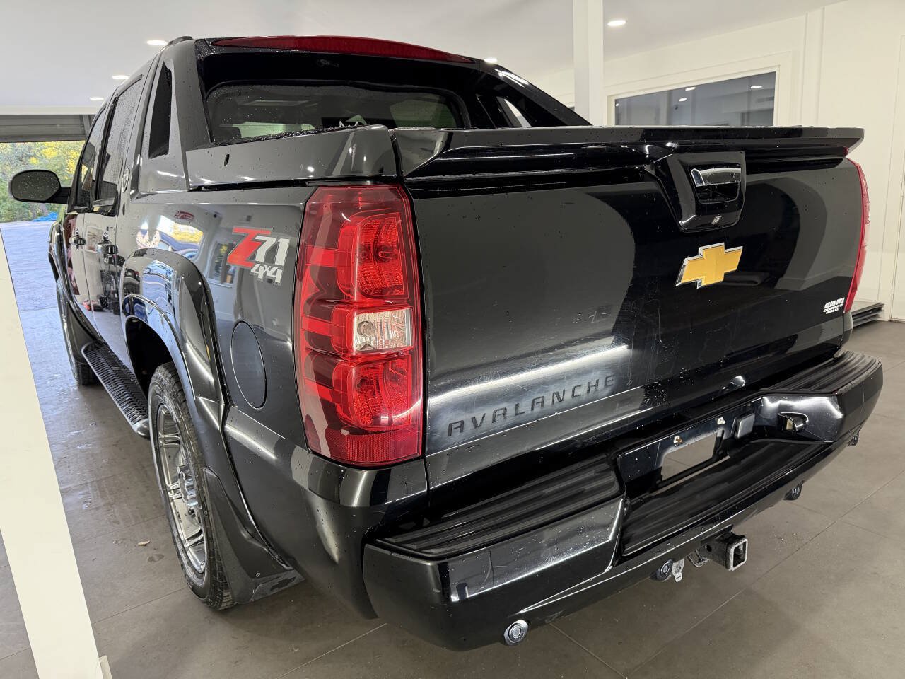 Used 2013 Chevrolet Avalanche LT w/ Suspension Package, Off-Road AWD/4WD image 7