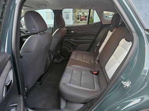 Certified 2025 Chevrolet Trax LS image 17