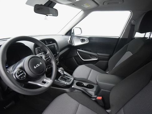 Used 2025 Kia Soul LX w/ LX Technology Package FWD image 10