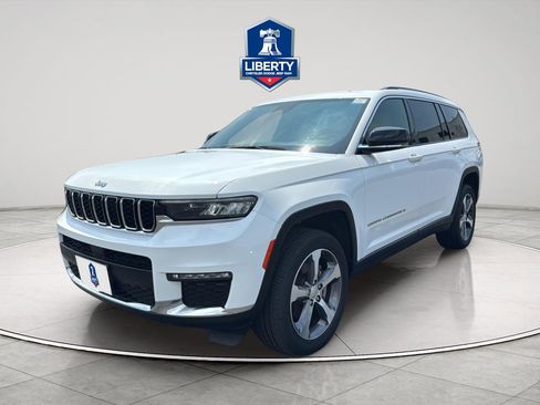 Used 2023 Jeep Grand Cherokee L Limited AWD/4WD image 2