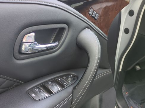 Used 2019 INFINITI QX80 Luxe w/ Proactive Package AWD/4WD image 15