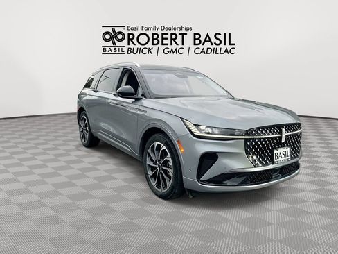 Used 2024 Lincoln Nautilus Reserve w/ Equipment Group 202A AWD/4WD image 2