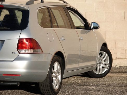 Used 2010 Volkswagen Jetta TDI FWD image 24