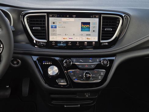 New 2026 Chrysler Pacifica Select w/ S Appearance Package image 18