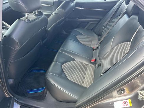 Used 2019 Toyota Camry SE image 12