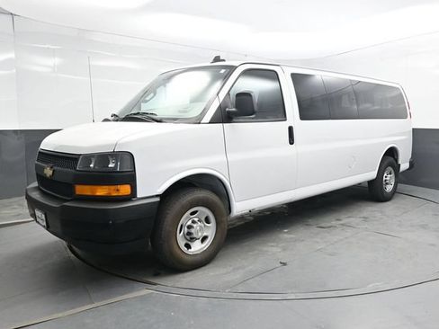 Used 2024 Chevrolet Express 3500 LS RWD image 3