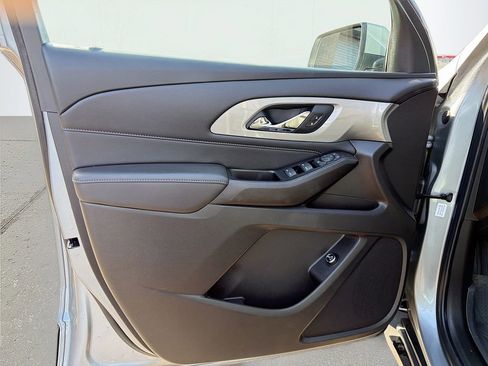 Used 2023 Chevrolet Traverse LT image 26