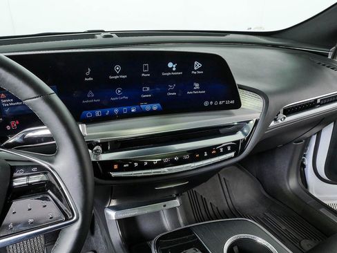 Used 2024 Cadillac Lyriq Luxury AWD/4WD image 12