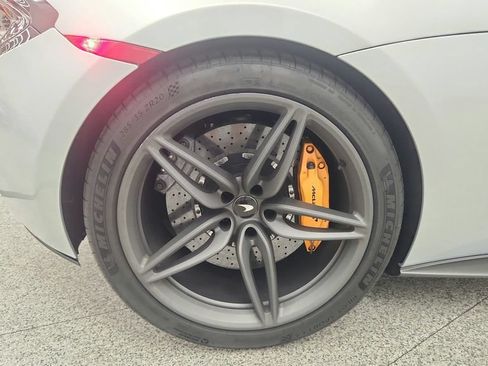Used 2019 McLaren 570S Spider RWD image 24
