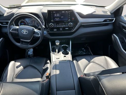 Used 2022 Toyota Highlander XLE image 10