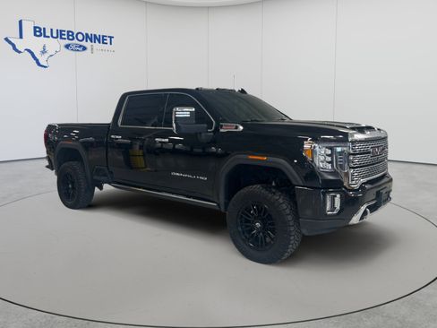 Used 2022 GMC Sierra 2500 Denali w/ Denali Black Diamond Edition AWD/4WD image 2
