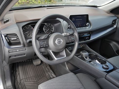 Certified 2021 Nissan Rogue SV image 12