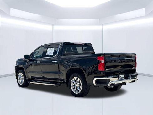 Used 2020 Chevrolet Silverado 1500 LTZ w/ LTZ Premium Package AWD/4WD image 3