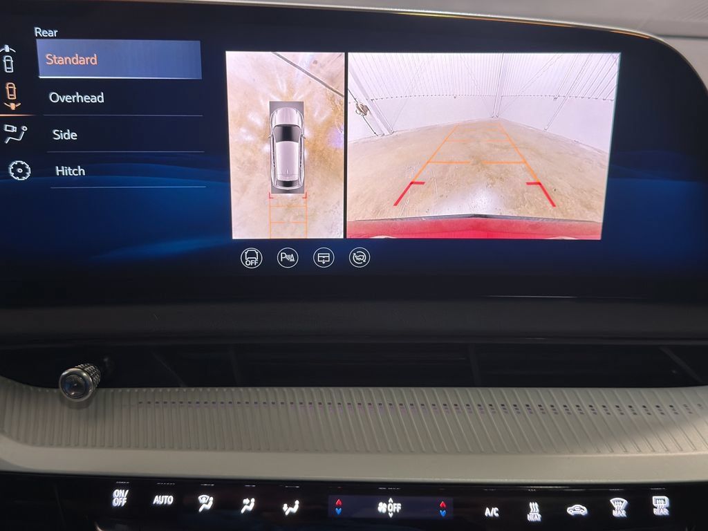 Used 2025 Cadillac Optiq Sport 2 w/ LPO, Floor Liner Package AWD/4WD image 9