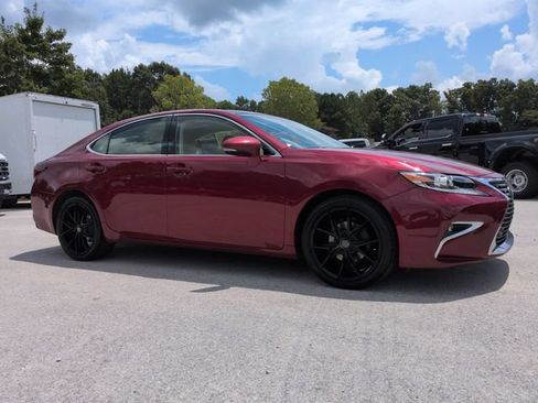 Used 2017 Lexus ES 350 w/ Premium Package FWD image 2