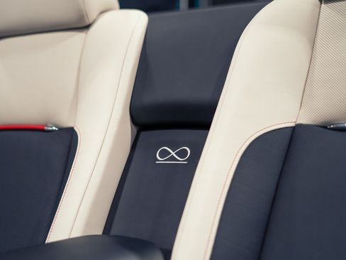 Used 2018 Rolls-Royce Dawn RWD image 13