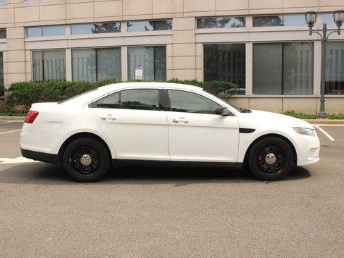 Used 2019 Ford Taurus Police Interceptor AWD image 6