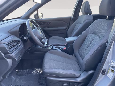 Used 2025 Subaru Forester Premium AWD/4WD image 3