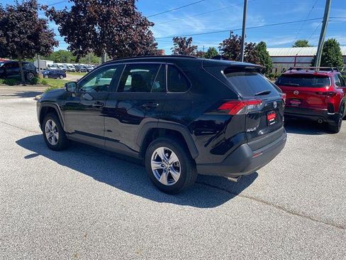 Used 2025 Toyota RAV4 XLE AWD/4WD image 2
