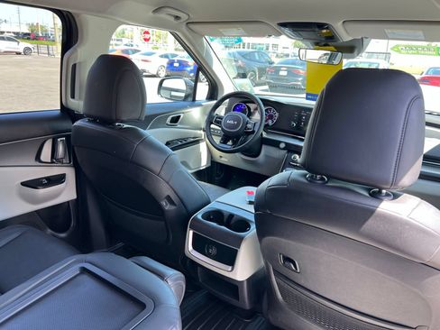 Used 2024 Kia Carnival LX FWD image 57