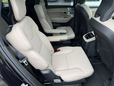 Certified 2026 Volvo XC90 T8 Ultra w/ Lounge Package AWD/4WD image 17