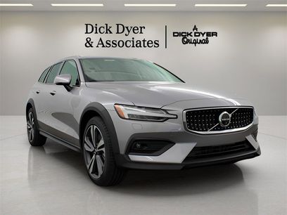 New 2026 Volvo V60 B5 Cross Country Plus w/ Protection Package Premier