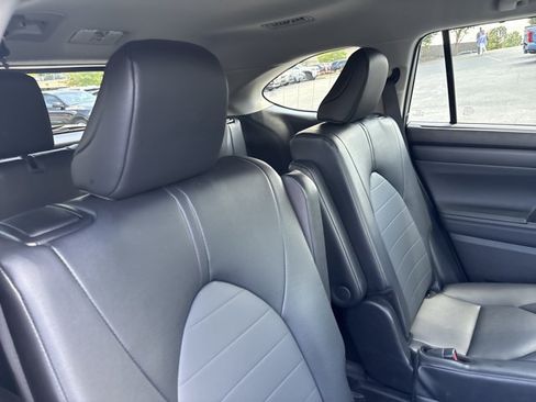 Used 2025 Toyota Highlander XLE AWD/4WD image 25