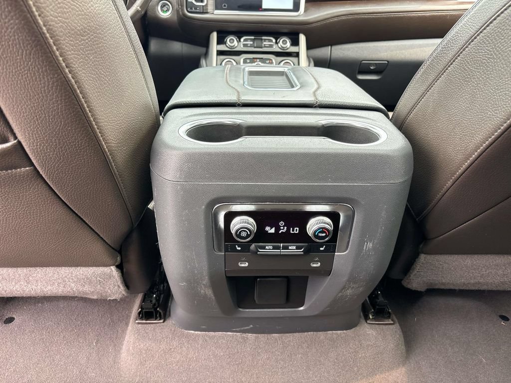 Used 2022 GMC Yukon XL Denali w/ Denali Premium Package AWD/4WD image 16