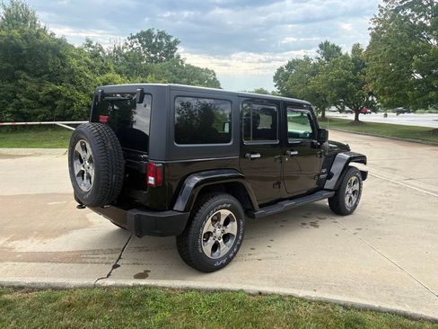 Used 2017 Jeep Wrangler Unlimited Sahara AWD/4WD image 9