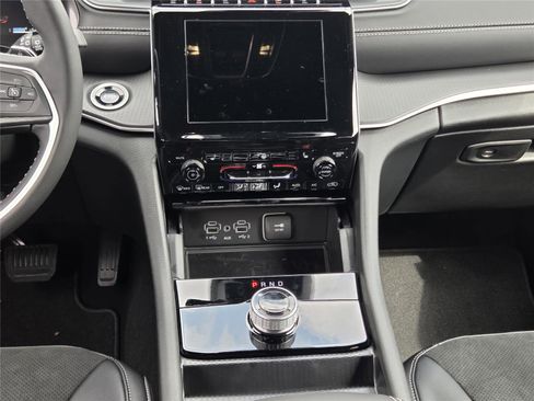 New 2025 Jeep Grand Cherokee L Altitude RWD image 10