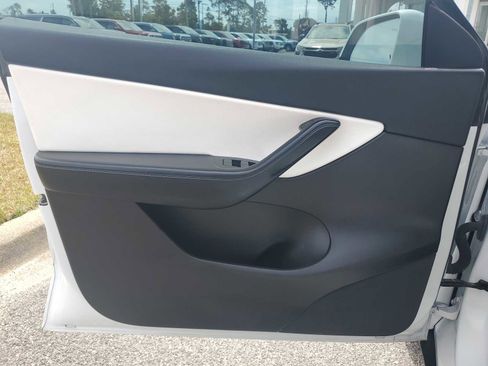 Used 2022 Tesla Model Y Long Range AWD/4WD image 15
