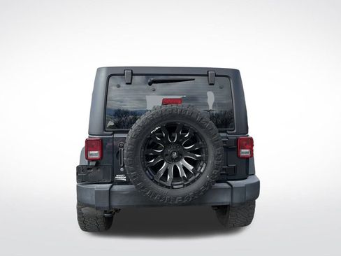 Used 2018 Jeep Wrangler Unlimited Sport w/ Connectivity Group image 14