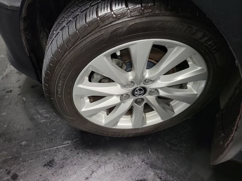 Used 2019 Toyota Camry LE FWD image 13