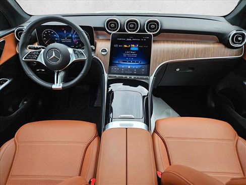 Certified 2025 Mercedes-Benz GLC 300 image 17