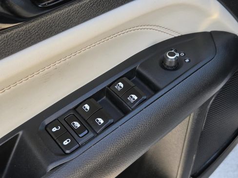Used 2025 Jeep Compass Limited AWD/4WD image 16