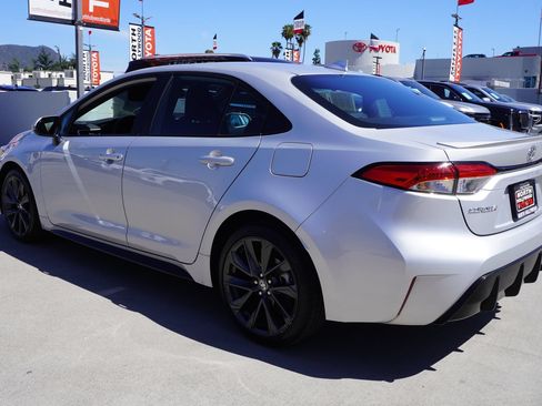 Certified 2025 Toyota Corolla SE FWD image 5