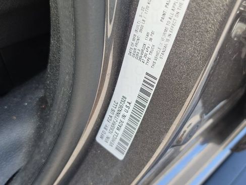 Used 2022 RAM 1500 Laramie AWD/4WD image 33