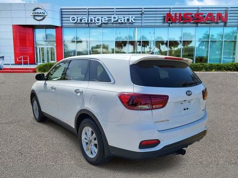 Used 2019 Kia Sorento LX image 3