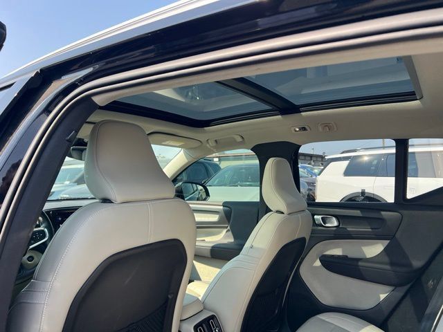 Used 2020 Volvo XC40 T5 Inscription w/ Protection Package Premier AWD/4WD image 13