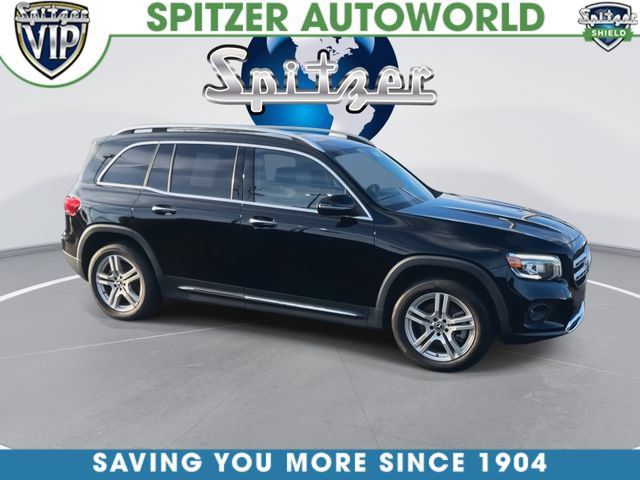 Used 2023 Mercedes-Benz GLB 250 4MATIC w/ Premium Package image 2