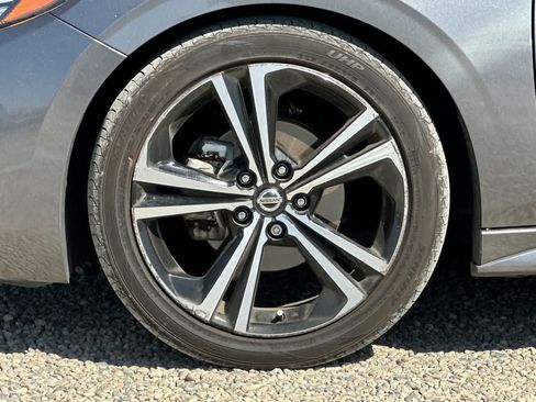Used 2023 Nissan Sentra SR w/ Electronics Package FWD image 12