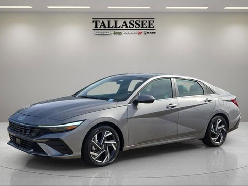Used 2025 Hyundai Elantra Limited FWD image 1