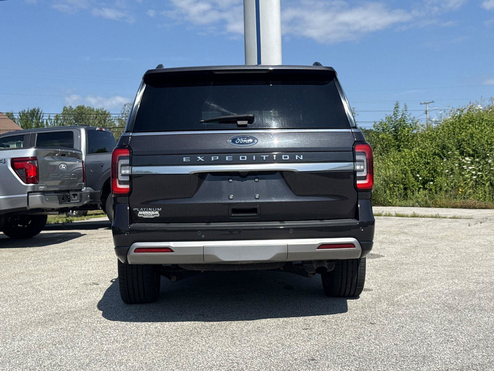 Used 2024 Ford Expedition Platinum AWD/4WD image 8