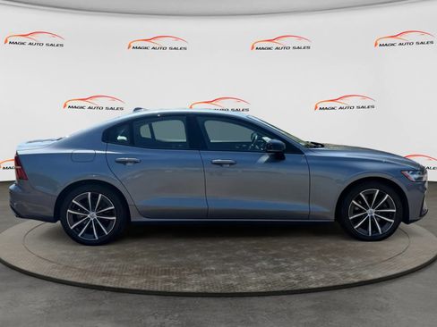 Used 2021 Volvo S60 T5 Momentum w/ Premium Package FWD image 6