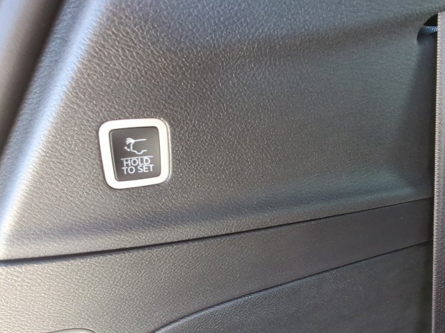 New 2027 Chrysler Pacifica Select w/ Family Tech Group FWD image 40