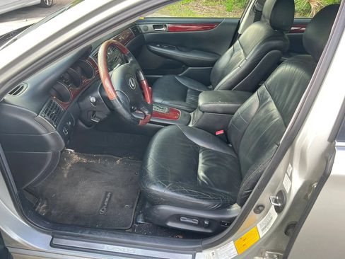 Used 2002 Lexus ES 330 w/ Premium Pkg FWD image 4