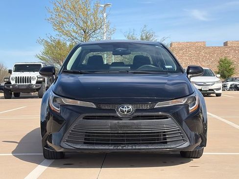 Used 2023 Toyota Corolla LE image 2
